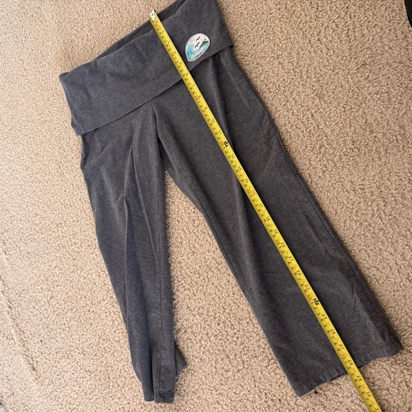 Hollister Fold Over Dark Gray Crop Leggings - Picture 5 of 8